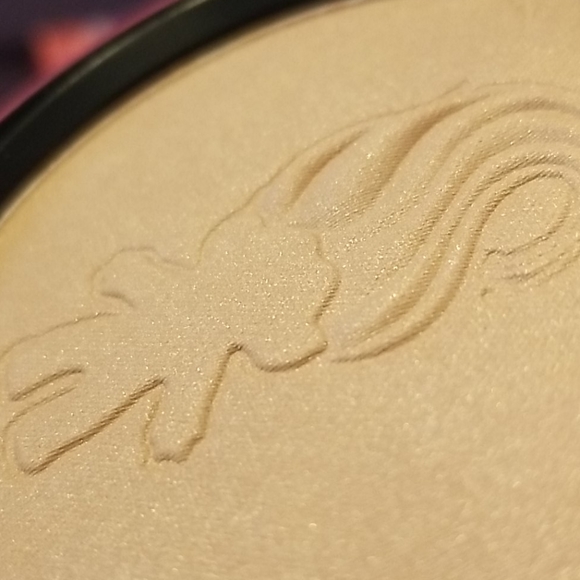 MAC Trolls Glo Rida Highlighter - Picture 4 of 6